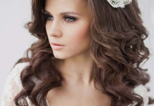 Hairstyles for the bride with curly hair, ideas and trends