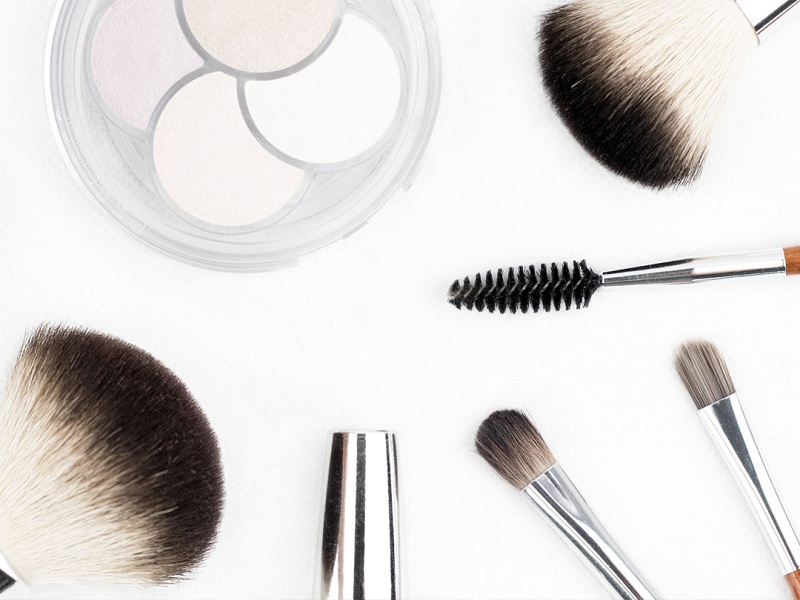 Take care of makeup brushes