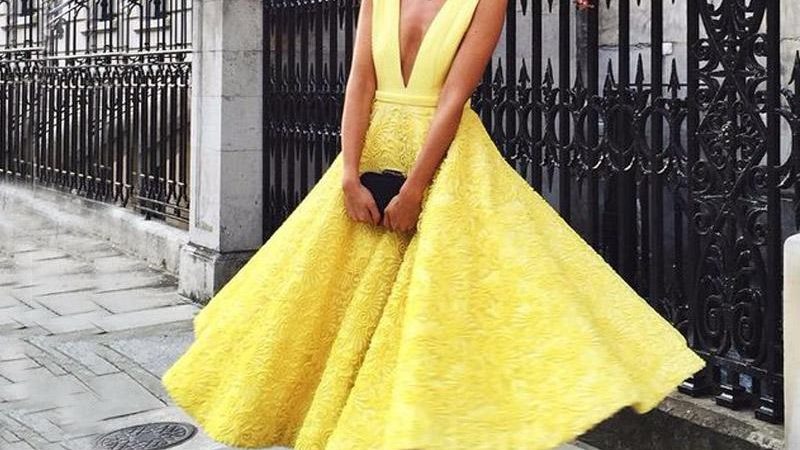 Colorful looks for wedding guests: here are the best outfits!